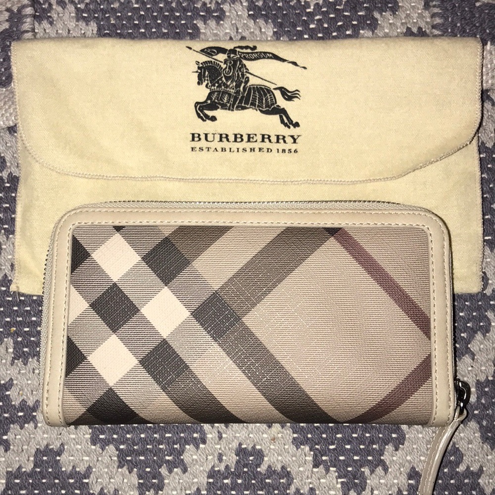 Burberry Large Wallet - Picture 2 of 3